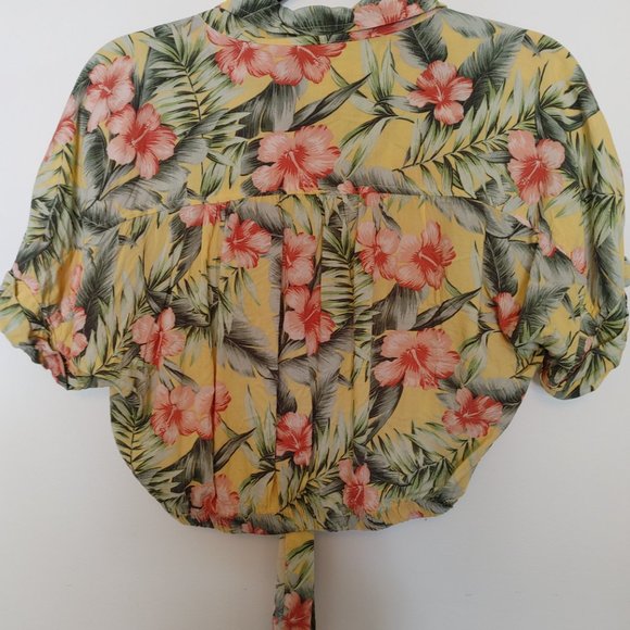 American Eagle Tie Front Yellow Hawaiian Cropped Shirt Size Medium - Picture 2 of 3